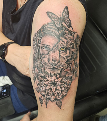 Tattoo Gesicht von Frau und Löwe