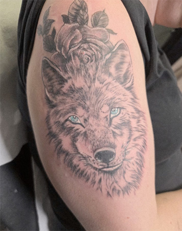 Tattoo Wolf mit Rosen